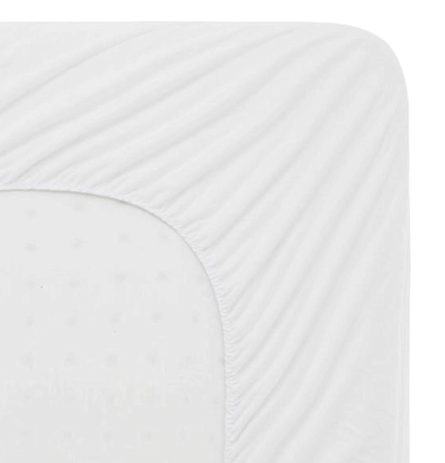 mage showing elastic strap on waterproof mattress protector ensuring snug fit and no slipping